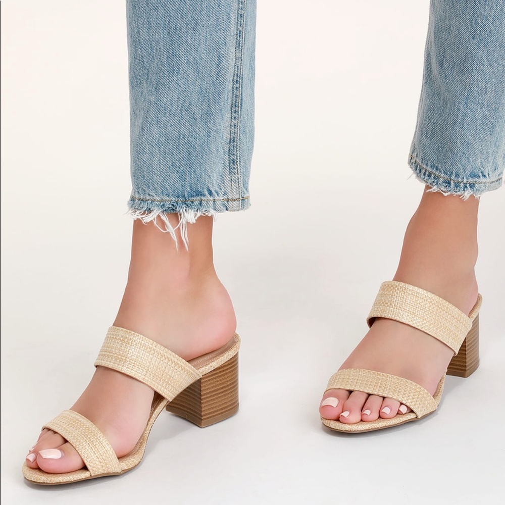 Cute, raffia block heel sandals from Lulus. Size 6